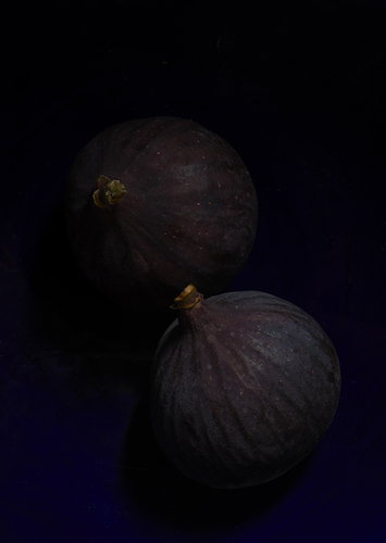 Figs in blue bowl
