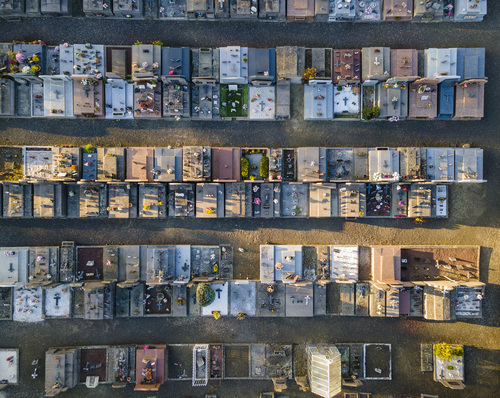 A flight over the tombstones