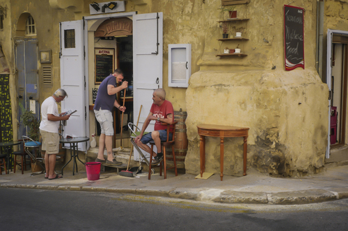 PREPARING FOR LUNCH ON THE CORNER