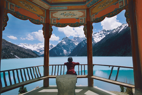Tibetan at Holy Lake renamed by the Chinese