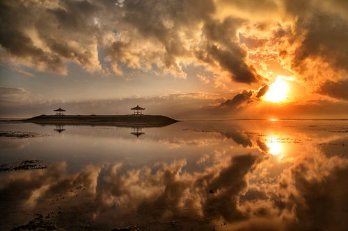 Breaking Sun on Sanur Beach