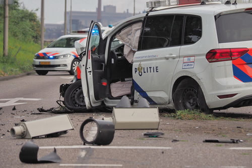 Police versus traffic light: 1-1