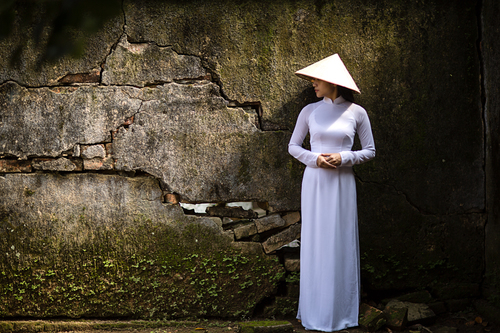 Au Dai Woman