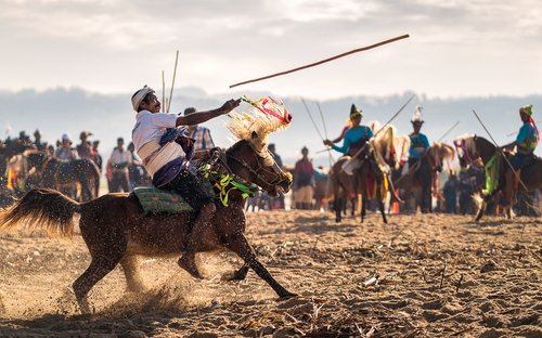 Pasola Di Pantai - A Sumbanese Sporting Tradition