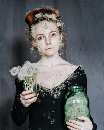 Dandelion girl