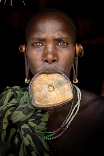 Suri Women with Lip Plate