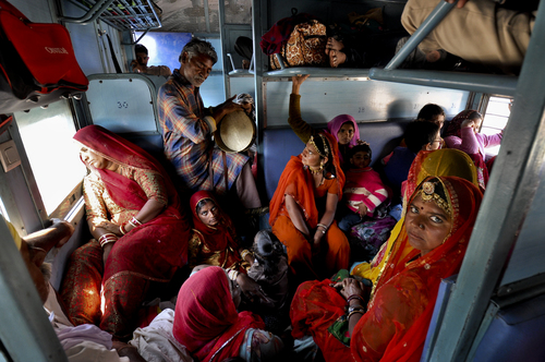 Folk singer among rural passengers