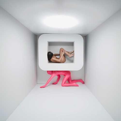 Gravity in Art Cube