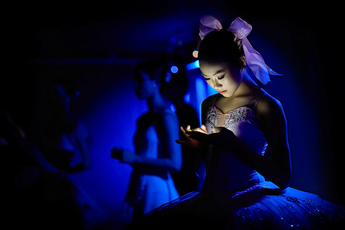 Madison Cellphone Ballerina