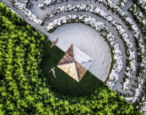 The seasons labyrinth