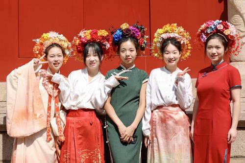 Five Young Ladies with Head-pin Flowers