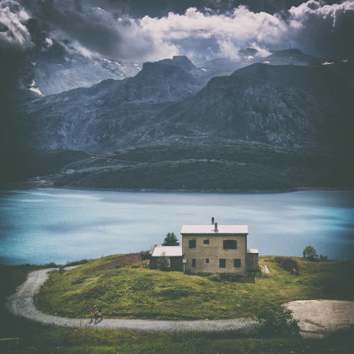 The cottage on the lake 