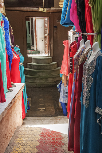Colour for adornment