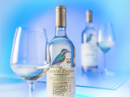 Cold beauty in wine