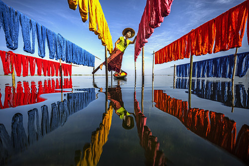 Thread drying in Inle lake