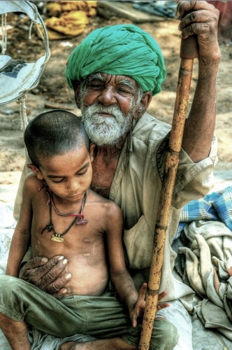 Grandpas Lap - Street life in Bangalore