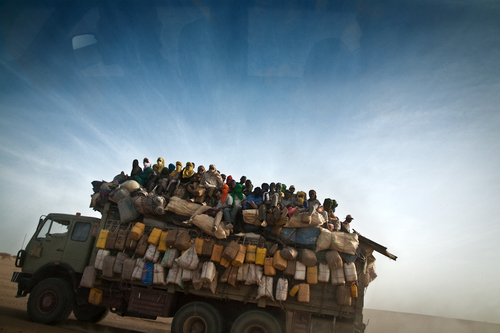 migrants crossing tenere desert 03