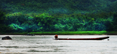Fishing on the Mekong river 