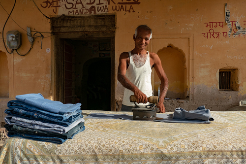 Ironing Man, Mandawa, India
