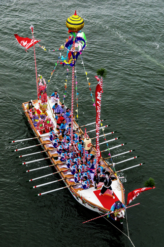 The Horan-enya festival (Omisaki Kaidenmasen Boat)