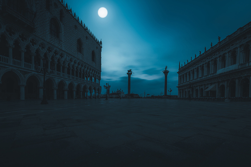 Moon in Venezia