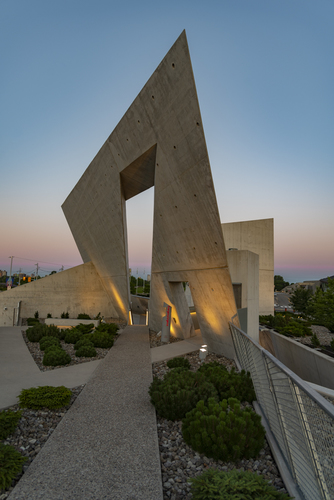 Sunrise on the National Holocaust Monument