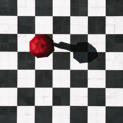 The umbrella on the chessboard