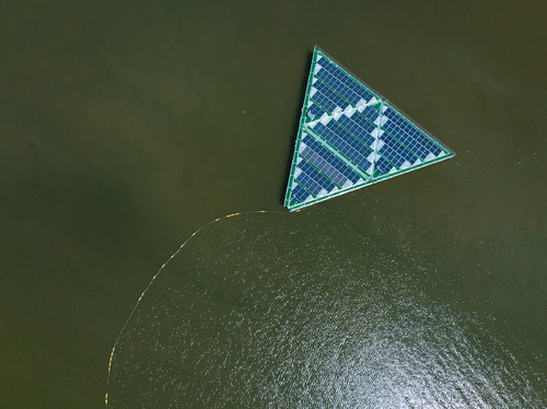 Floating solar kite