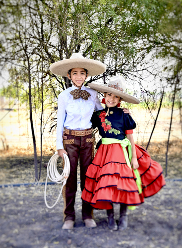 Adelita y Charrito Adelita y Charrito