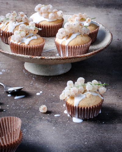 Gluten-free muffins with white currants