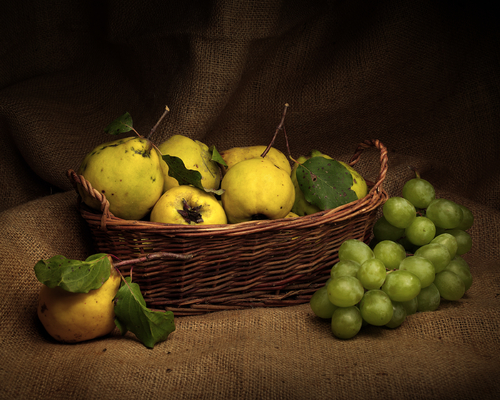 Quince and grapes