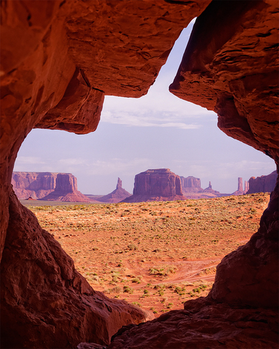 Pottery Arch, Monument Valley, Arizona Pottery Arch, Monument Valley, Arizona