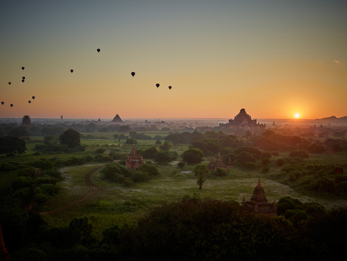 Sunrise in Bagan 